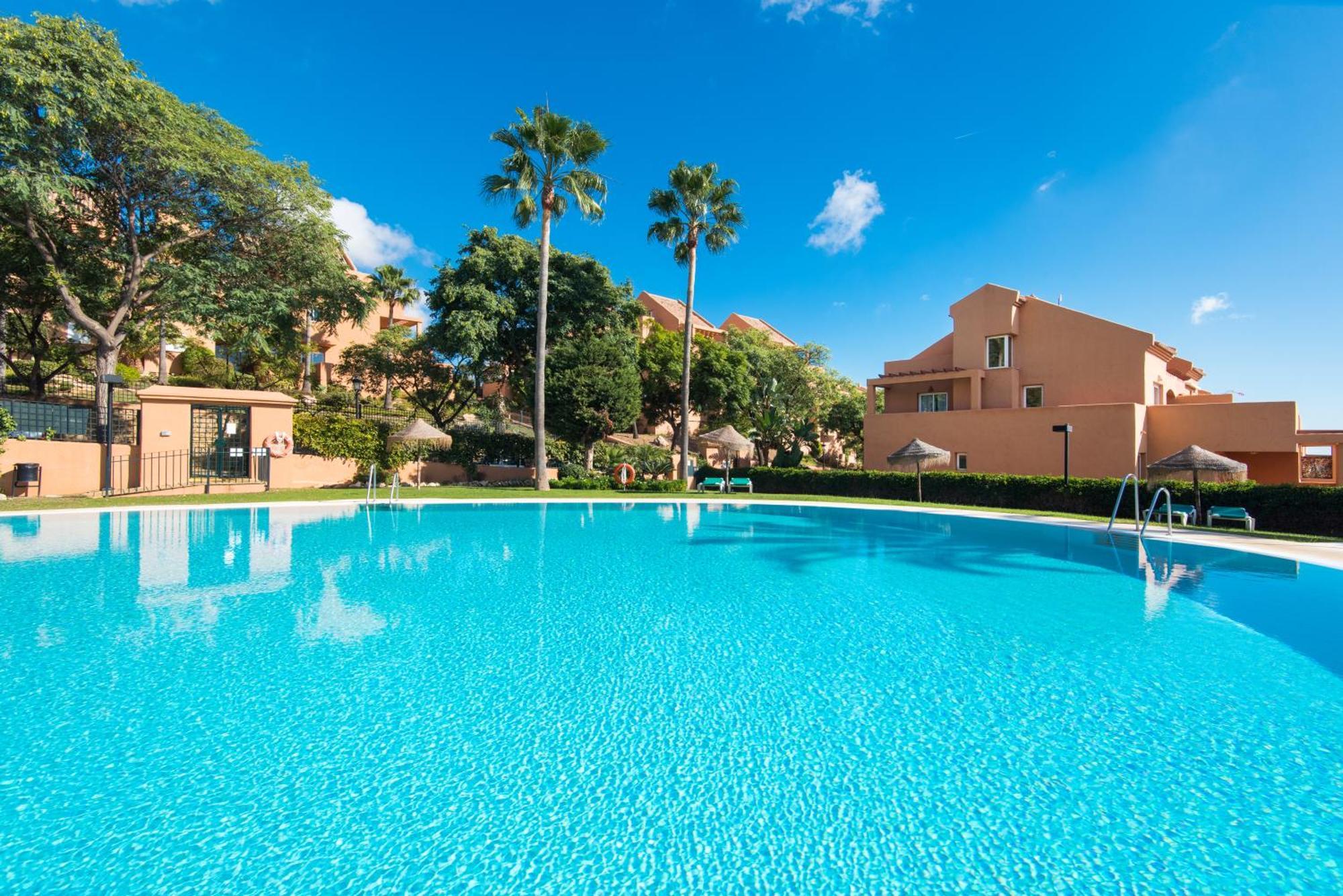 Rentandhomes Penthouse Elviria Golf Marbella Eksteriør billede