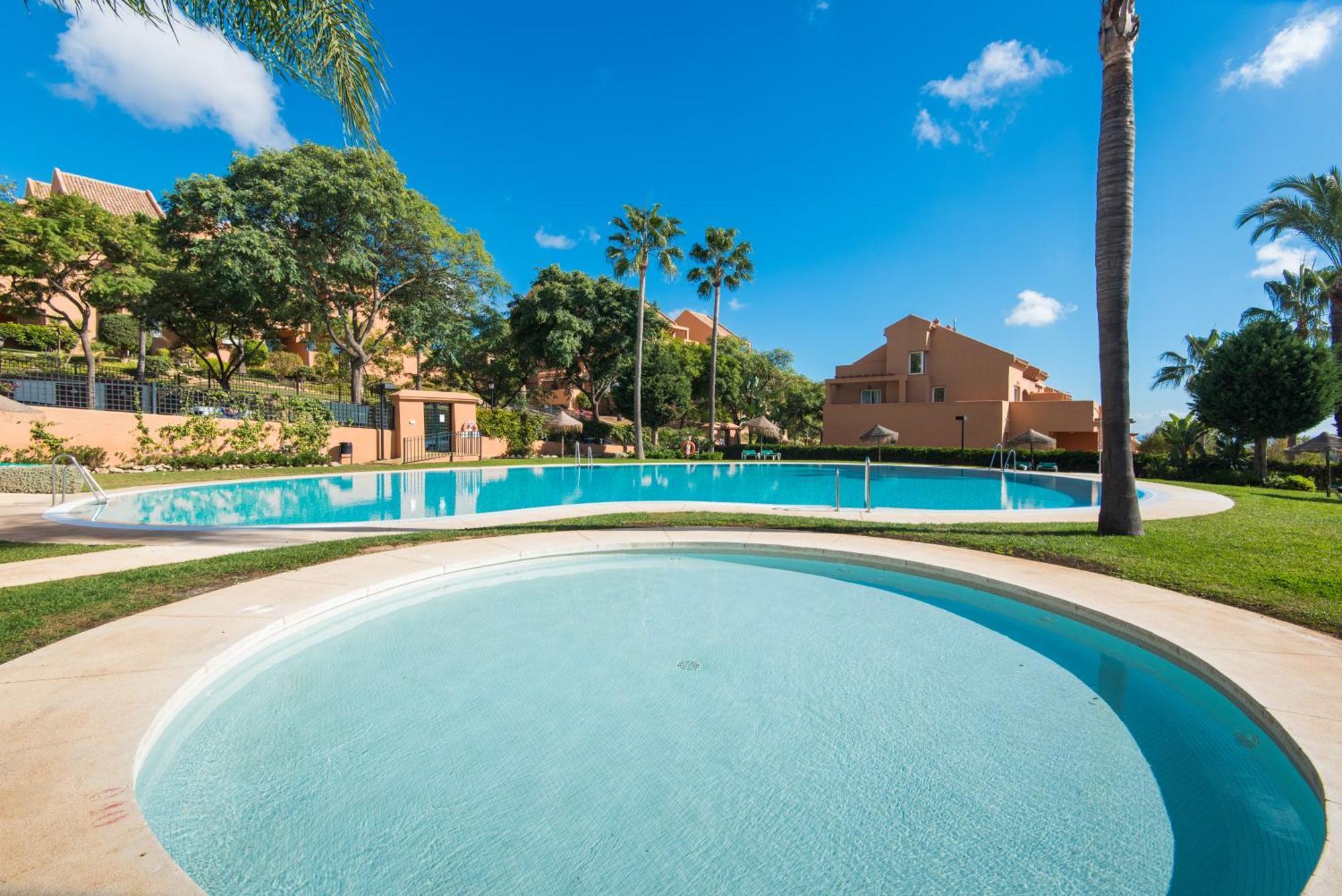 Rentandhomes Penthouse Elviria Golf Marbella Eksteriør billede
